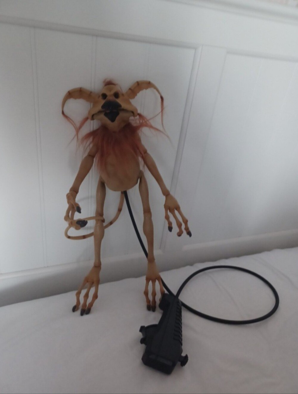 Kowakian Monkey lizard shoulder puppet Disneyland Star Wars